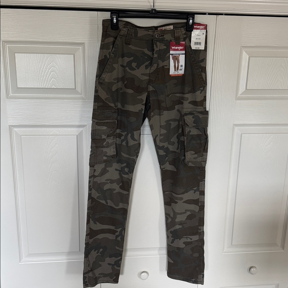 Wrangler Camo Cargo Pants Mens NWT - Picture 5 of 10